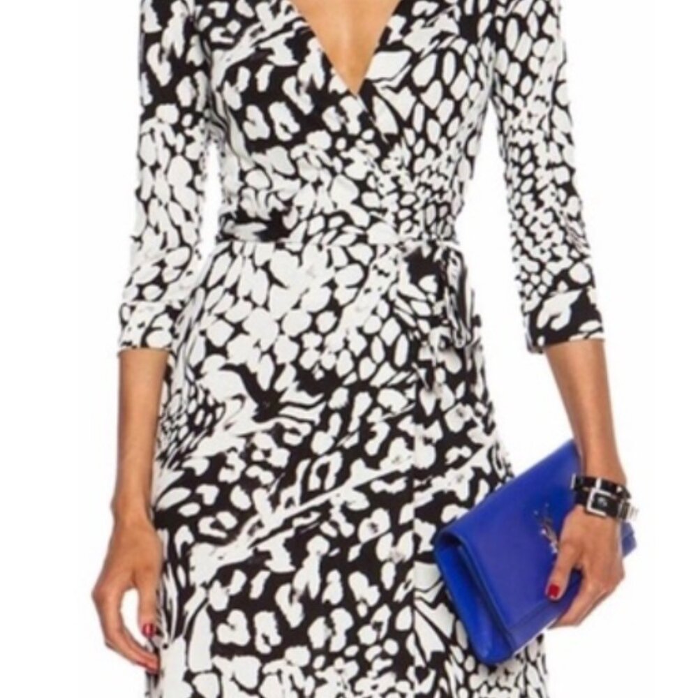 Diane von Furstenburg, Julian Two Wrap Dress, Sze 2, Like New